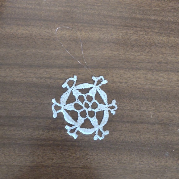 White Hand  Crochet Snowflake Christmas Tree Ornaments - Picture 4 of 7